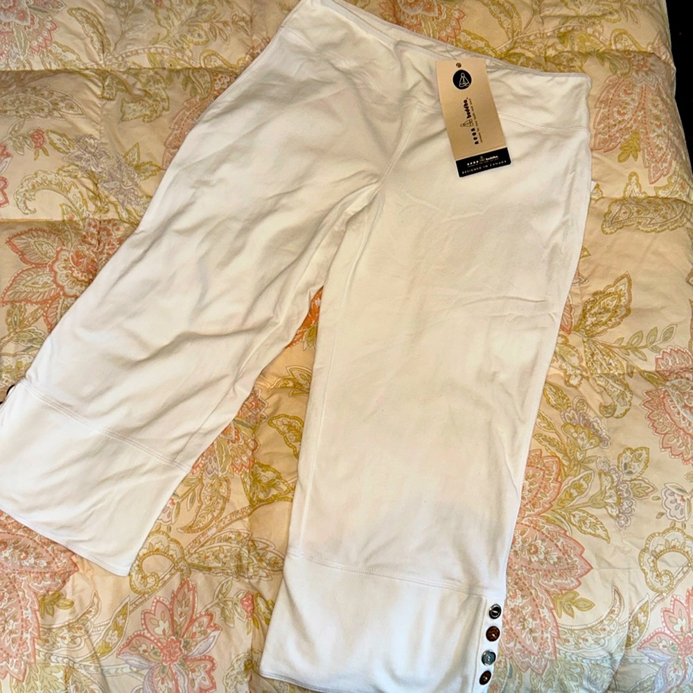 White Neon Buddha Seascape Capri size M